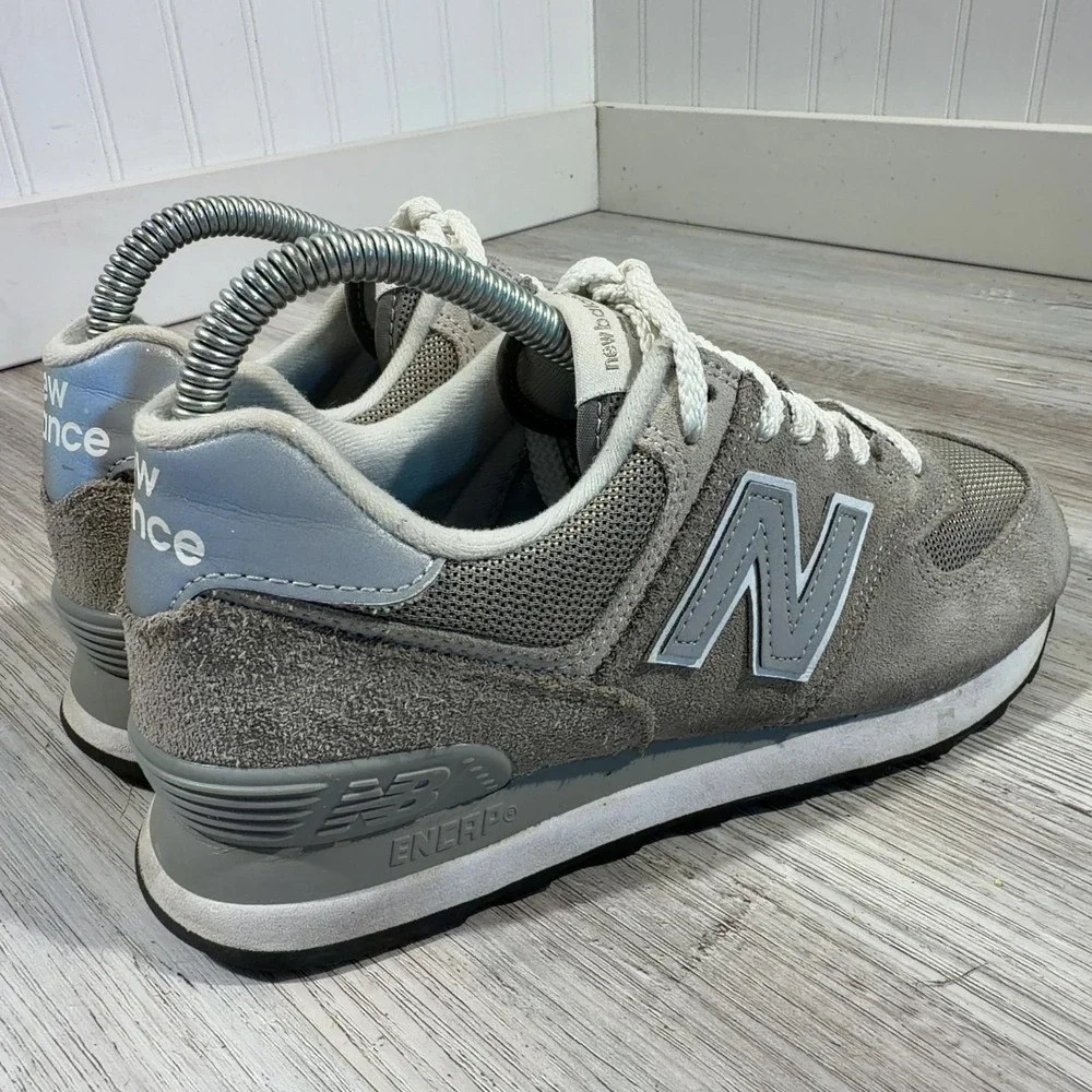 New Balance 574 Classic Core Women's Size 7 WL574EVG Grey Sneakers